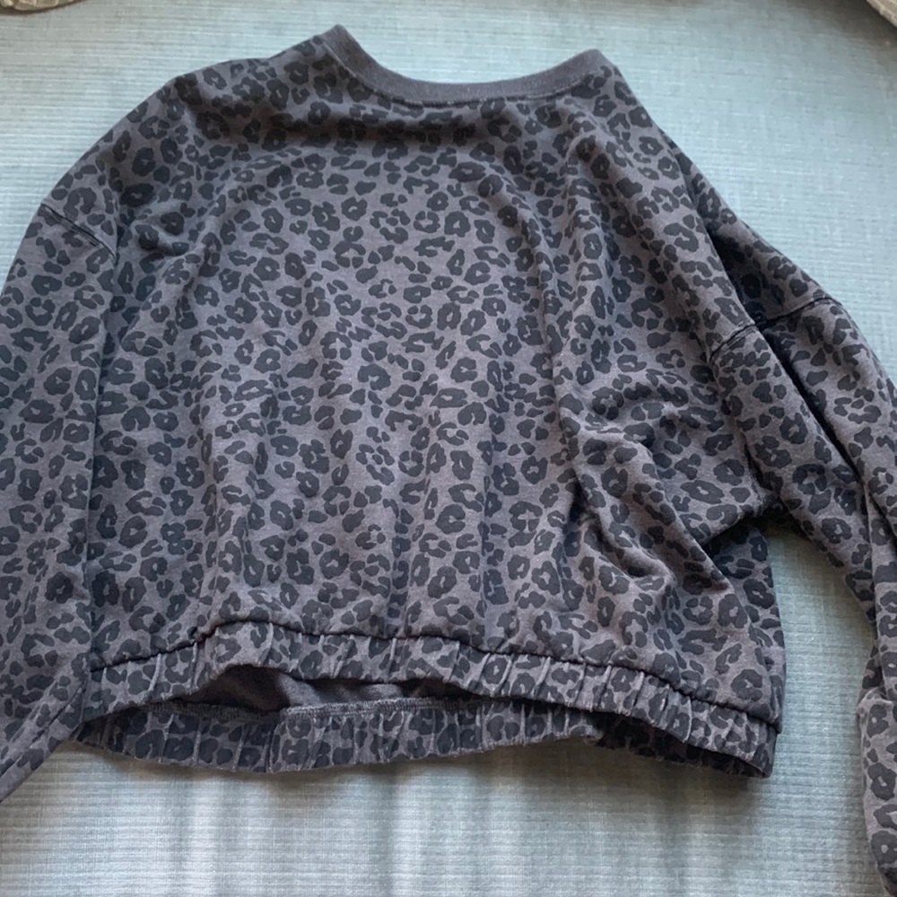 CHEETAH SWEATSHIRT